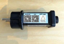 Royal Christmas - Kunstkerstboom - Spitsbergen Groen Met Led-Verlichting - Inclusief Smart Adapter 240 Cm Outlet