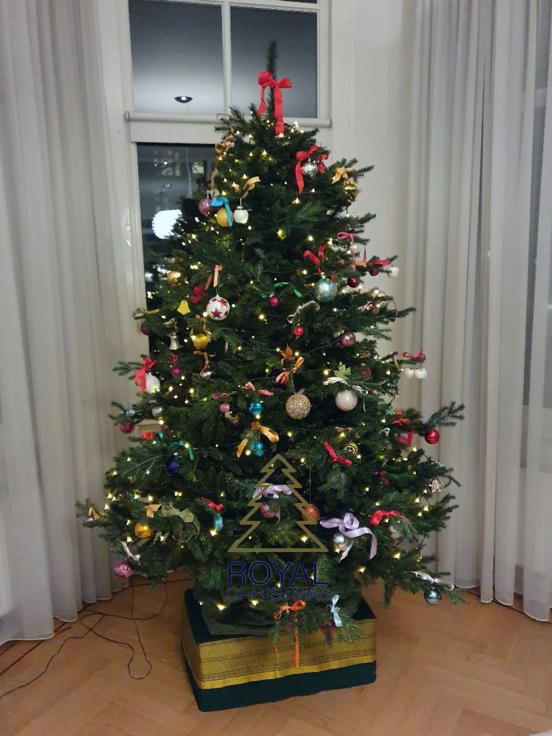 Royal Christmas - Kunstkerstboom - Washington Deluxe Led - 240Cm - Snelle Opbouw - 630 Led Lampjes Outlet