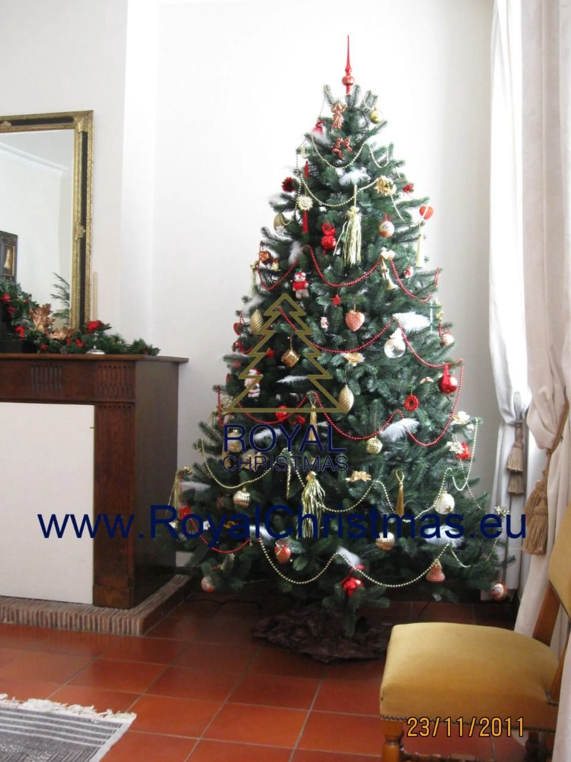 Royal Christmas - Kunstkerstboom - Hawaii Nordmann Deluxe 100% Pe - 210 Cm - Groen 1823 Takken Shop