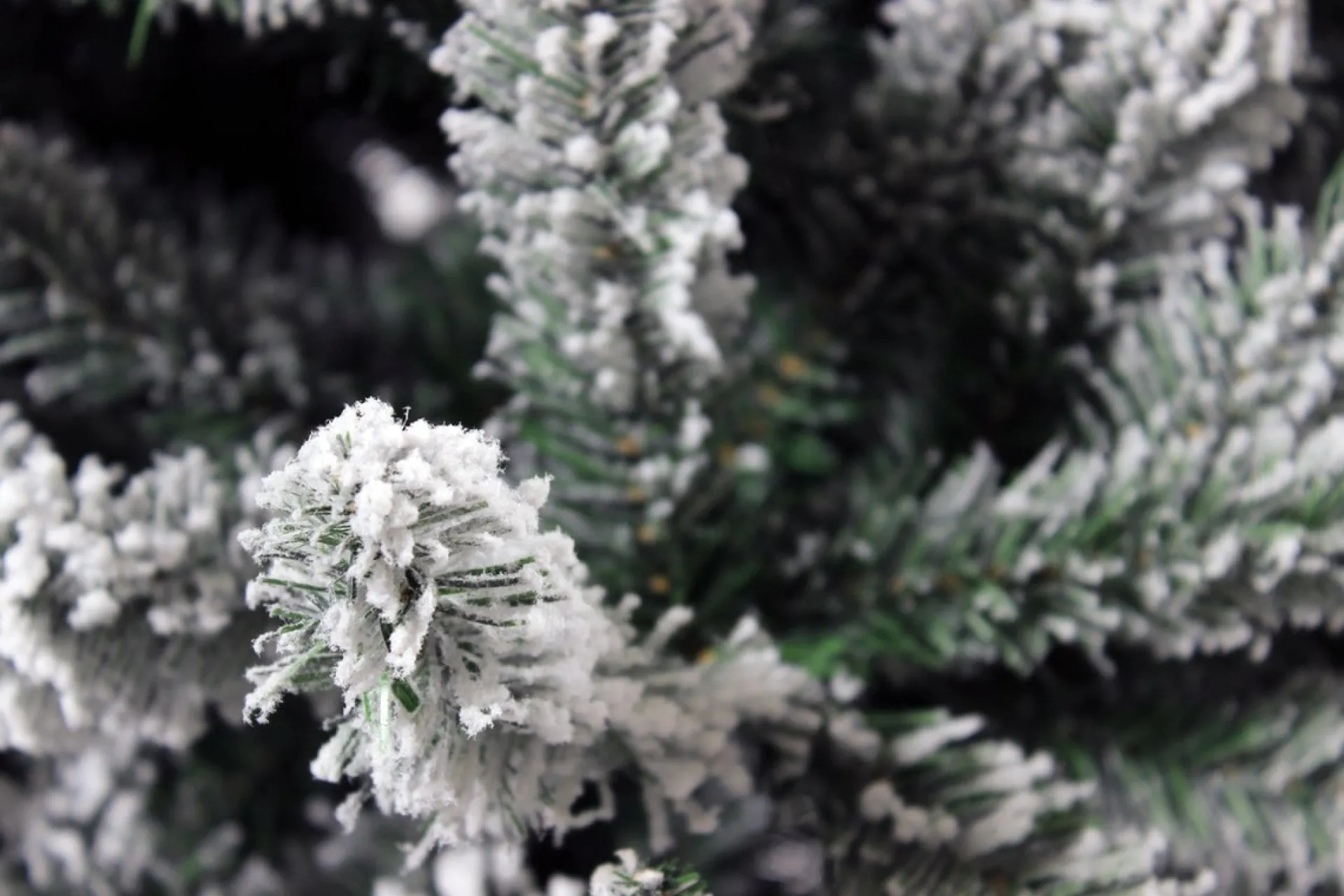 Royal Christmas - Sneeuw Kunstkerstboom - Pvc Flock Tree Deluxe - Frosted Pine - 210 Cm Flash Sale