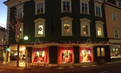 Royal Christmas Guirlandes></noscript> - 1X Kerstguirlande Pvc 540 Cm - 200 Led Lampjes - Extra Vol 600 Takken - Lengte 540 Cm - Max. 3X Koppelbaar - 600 Takken