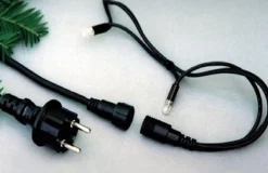 Royal Christmas Guirlandes></noscript> - 1X Kerstguirlande Pvc 540 Cm - 200 Led Lampjes - Extra Vol 600 Takken - Lengte 540 Cm - Max. 3X Koppelbaar - 600 Takken