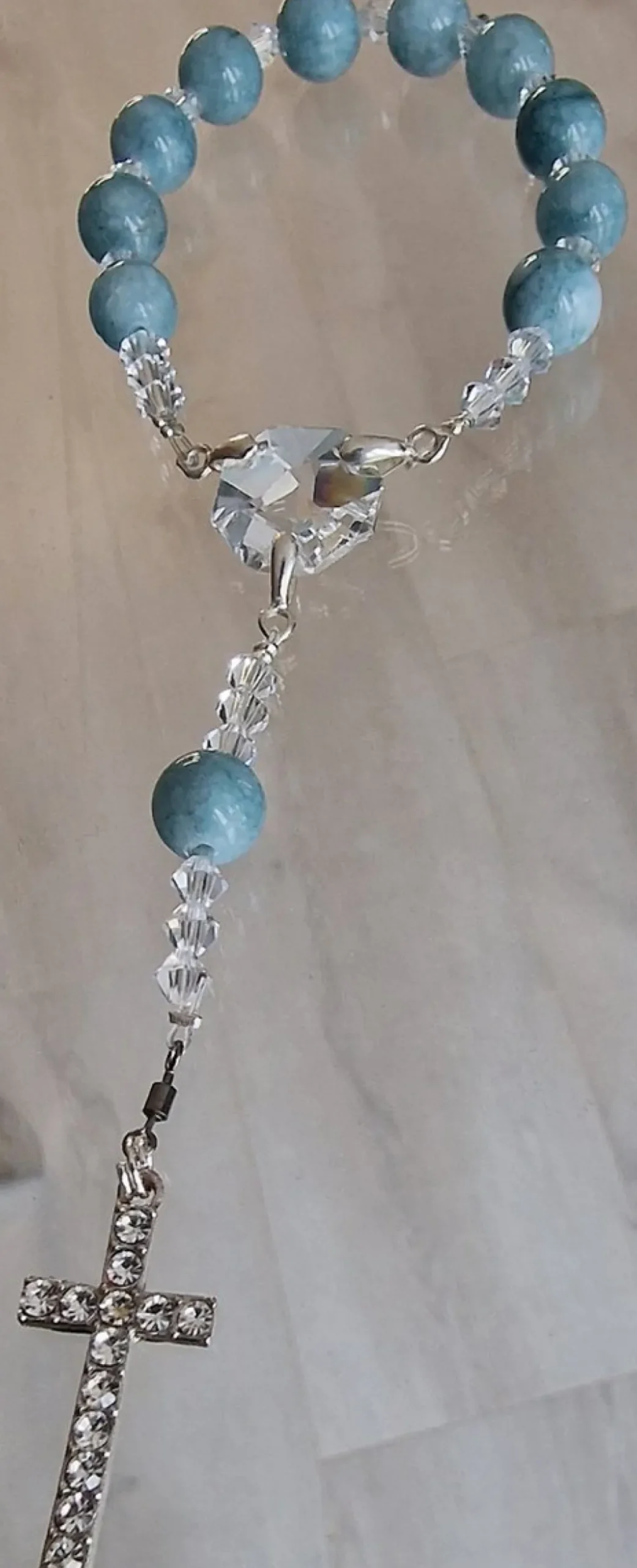 CrystalDesign Kerstkransen>Rozenkrans - Tientje - Paternoster, Gemaakt Met O.A. Swarovski Kristallen En Aquamarijn Kralen (Gebedssnoer, Kerst, Eerste Communie, Geloof, Ketting, Hanger, Kruisteken, Kruis, Meditatie, Mediteren, Gebed, Gebeden, Spiritueel)