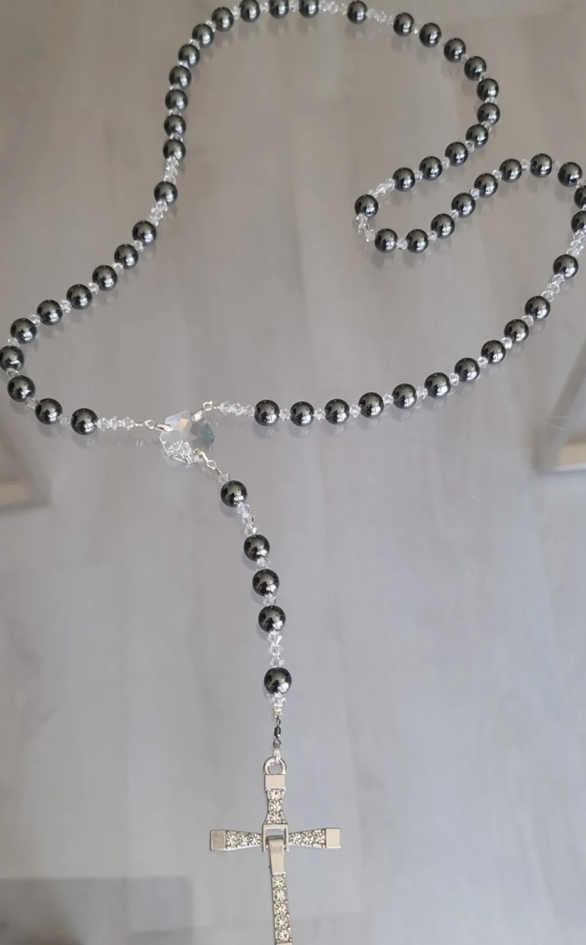 CrystalDesign Kerstkransen>Rozenkrans, Paternoster Gemaakt Met Hematiet En Kristallen Van Swarovski, Gebedssnoer, Rozenkransgebed, Kruisteken, Meditatie, Spiritueel, Geloof, Geloofsteken, Cadeau, Ketting, Kruis, Gebed, Gebedssnoer, Gebedsketting, Kerstpakket Cadeau