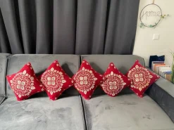 Lakhwaira Crafts and Design Kerstkussens><noscript><img width=