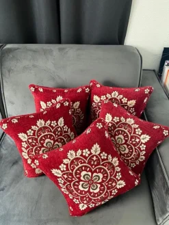 Lakhwaira Crafts and Design Kerstkussens><noscript><img width=