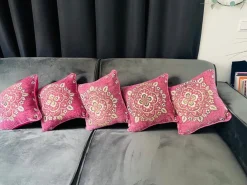 Lakhwaira Crafts and Design Kerstkussens><noscript><img width=