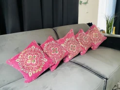 Lakhwaira Crafts and Design Kerstkussens><noscript><img width=