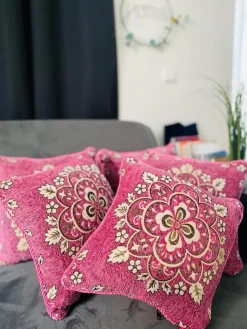 Lakhwaira Crafts and Design Kerstkussens><noscript><img width=