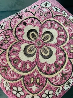 Lakhwaira Crafts and Design Kerstkussens><noscript><img width=