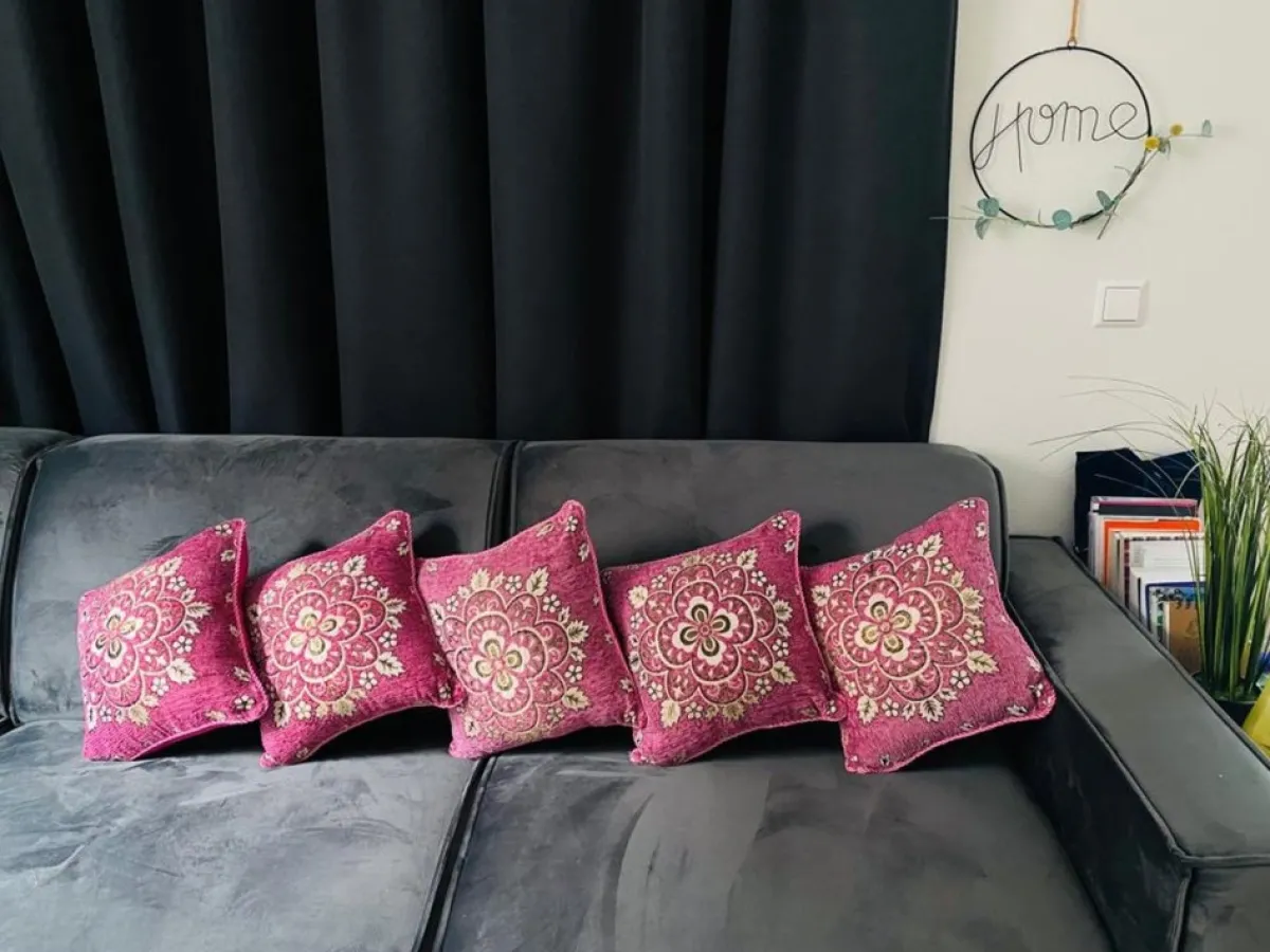 Lakhwaira Crafts and Design Kerstkussens>Set Van 5 Luxe Geweven Kussenhoezen Voor Het Aankomende Seizoen | Rose En Goud Kussens Voor Huis Decoratie |Barbie Kluer Decoratie Voor Meisjes Kamer| 40 X 40 Cms Kussens | Gezellige Kussenhoezen Om Cadeau Te Geven | Kerstcadeau | Nieuw Huis Cadeau