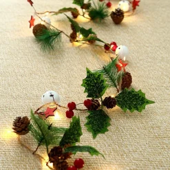 Merkloos Sfeervolle Kerstverlichting Met Witte Ballen, Dennenappel En Rode Bessen - 2 Meter Lichtsnoer Met 20 Warme Led-Lampjes - Geschikt Voor Binnen En Buiten Gebruik - Wit Licht Store