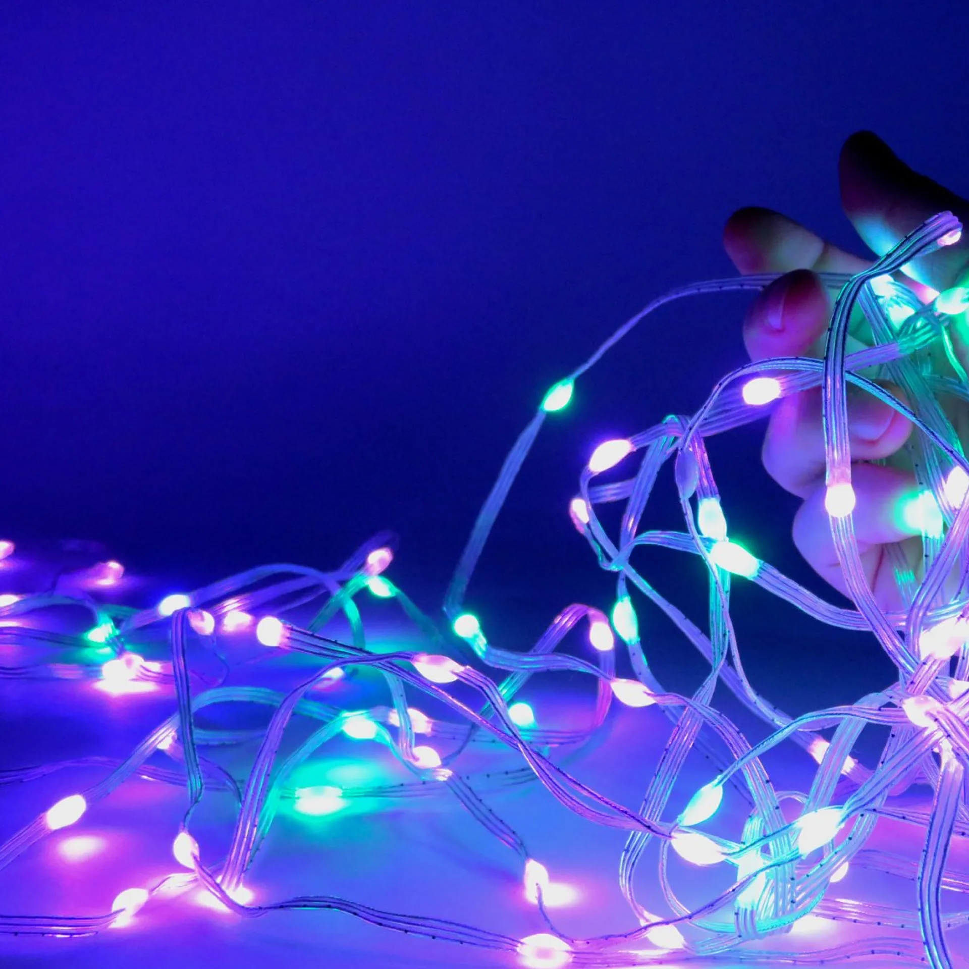 Solistech Slimme Led Lichtsnoer 10 Meter - Rgb - Individuele Lichtpuntjes Instellen - 100 Leds - App Bediening - Ip65 Waterbestendig - Veel Slimme Opties - Usb Plugin - Kerstverlichting - Energiezuining & Duurzaam Online