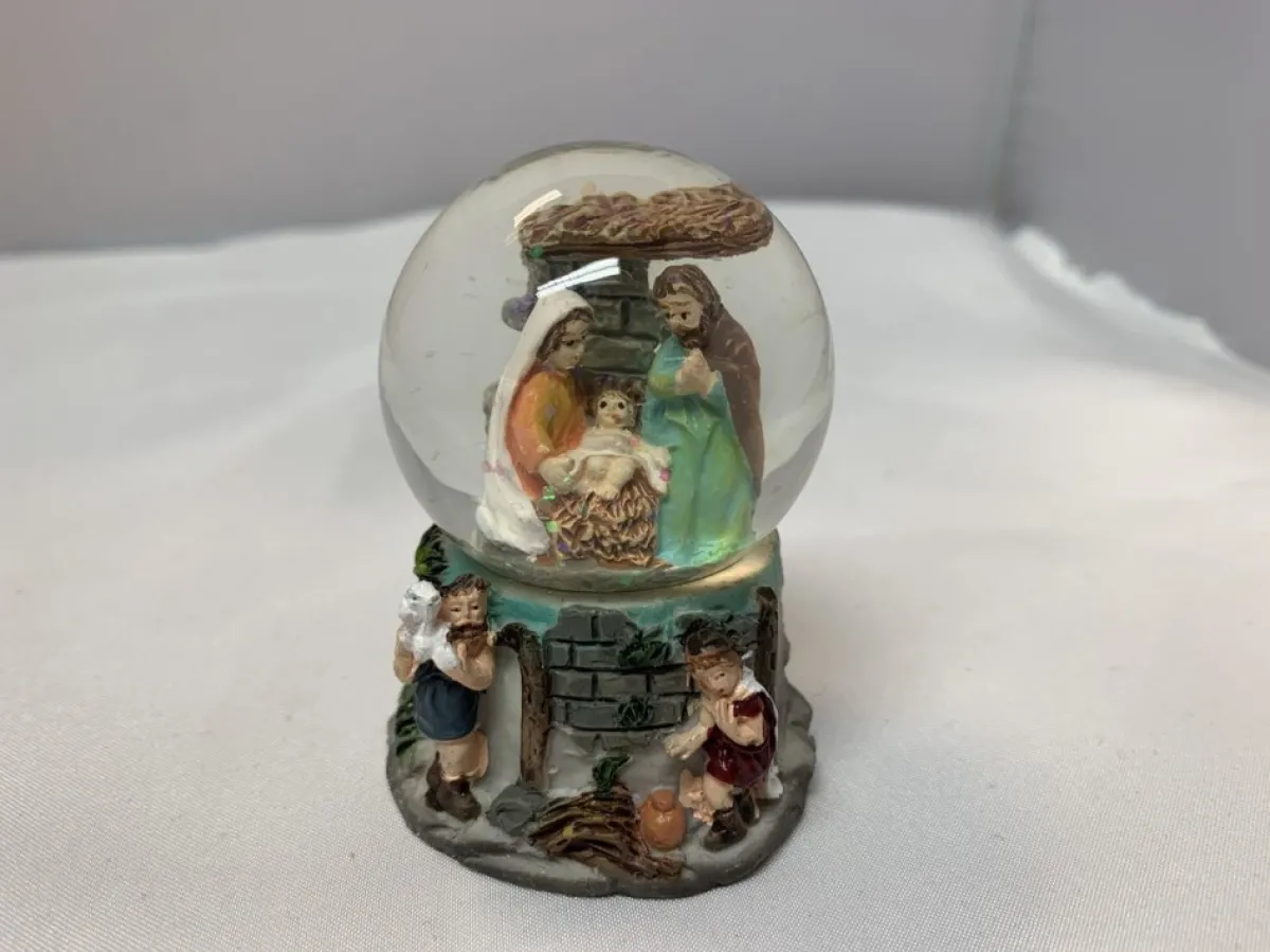 Eigenmerk Home made Kerststallen>Sneeuwbol Kerststal