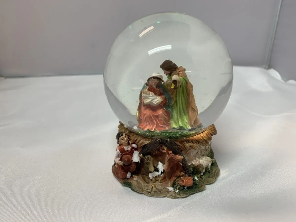 Eigenmerk Home made Kerststallen>Sneeuwbol Met Kerststal