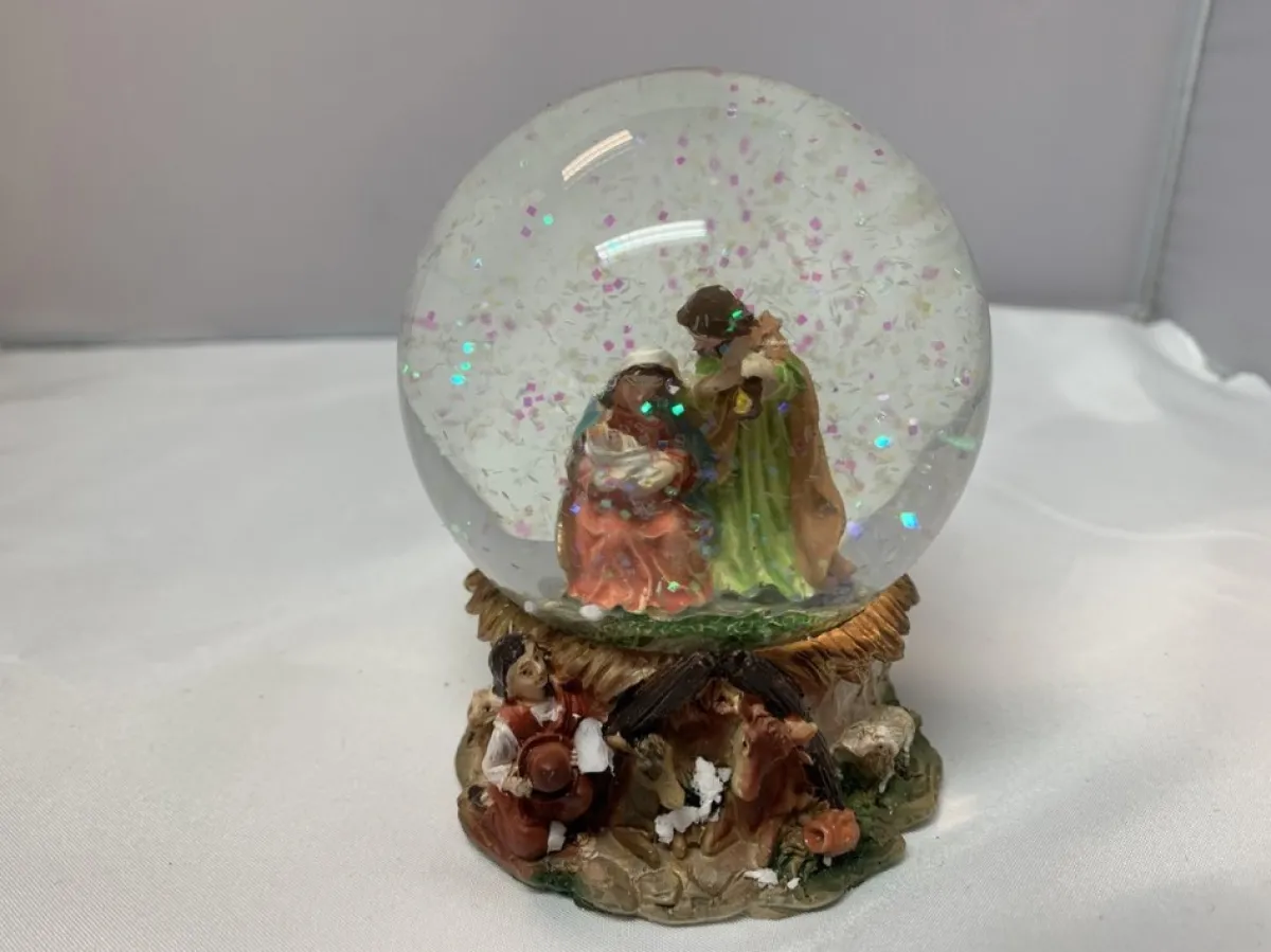 Eigenmerk Home made Kerststallen>Sneeuwbol Met Kerststal