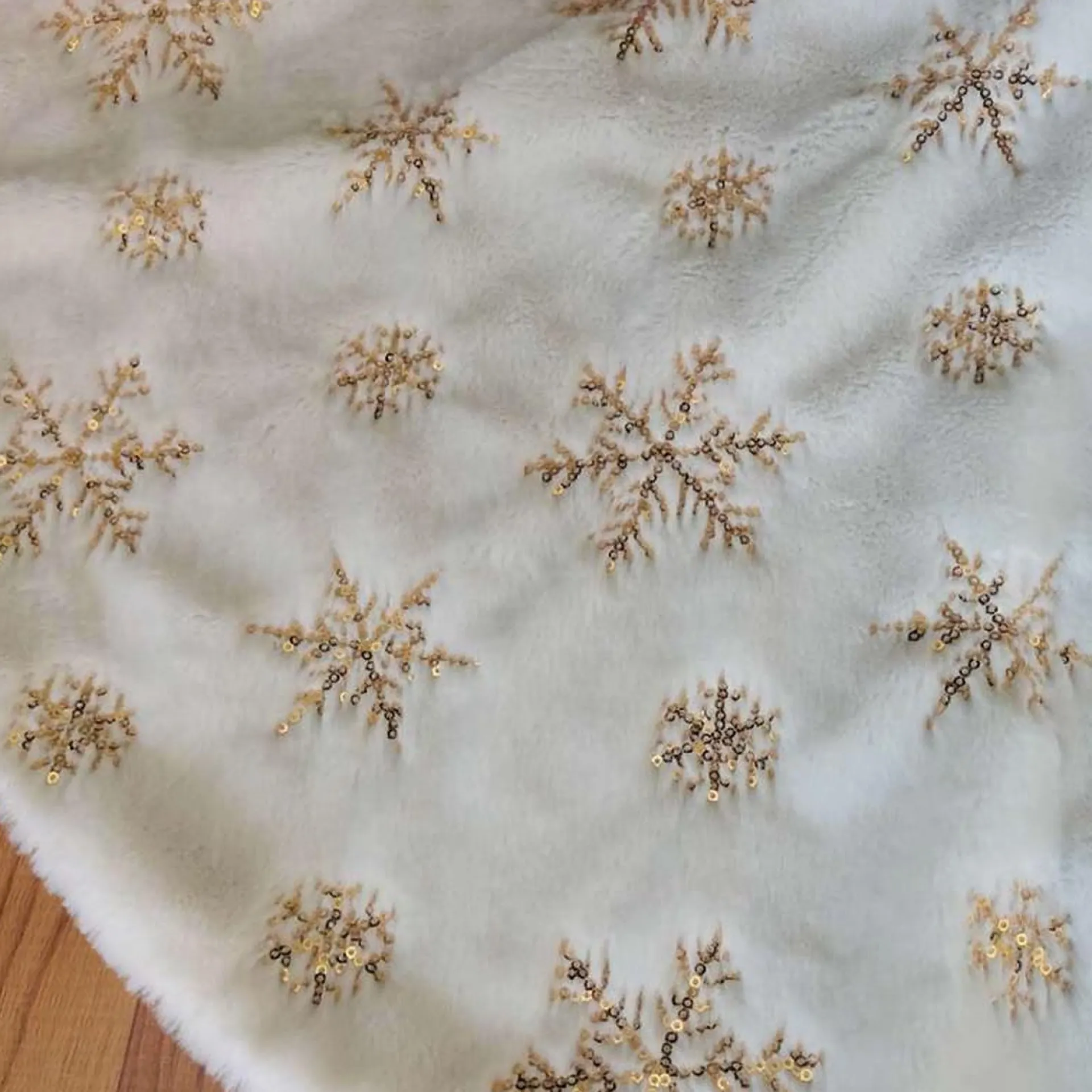 Merkloos Tdr - Duurzame Pailletten Geborduurde Kerstboom Rok - 122Cm, Sneeuw En Goud Accenten- Een Feestelijke Toevoeging Aan Je Kerstdecoratie New