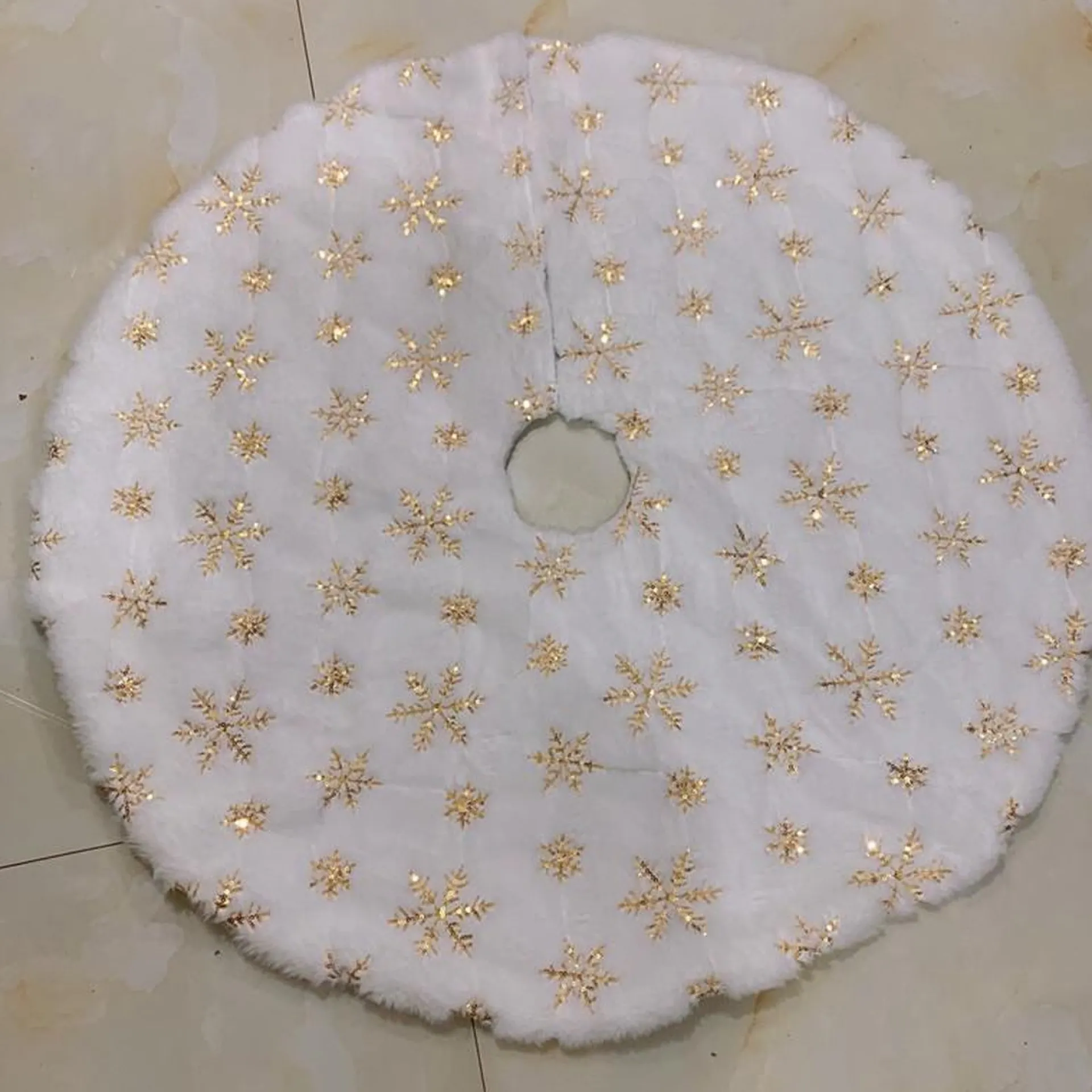 Merkloos Tdr - Duurzame Pailletten Geborduurde Kerstboom Rok - 122Cm, Sneeuw En Goud Accenten- Een Feestelijke Toevoeging Aan Je Kerstdecoratie New