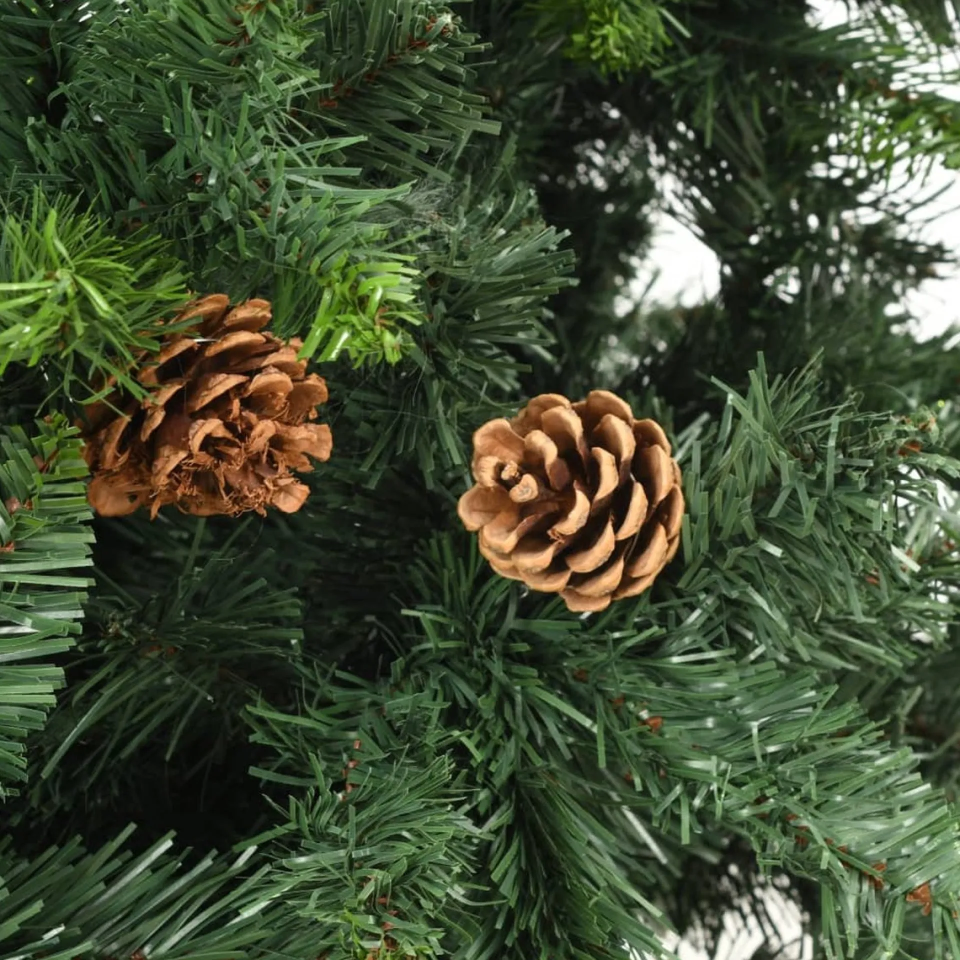 The Living Store Kunstkerstboom - Dennenboom - 210 Cm - Groen - Pvc - Met 1060 Puntige Uiteinden - Met Groen Glitter - Met 36 Dennenappels Clearance