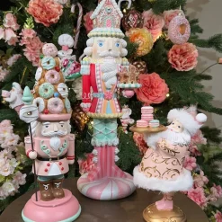 EDG - Enzo De Gasperi Kerstbeelden>Viv! Christmas Kerstbeeld - Kerst Notenkraker Donut Hoed - Roze Groen - 34Cm