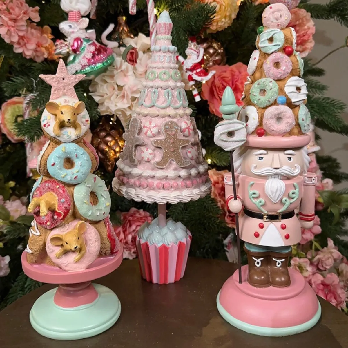 EDG - Enzo De Gasperi Kerstbeelden>Viv! Christmas Kerstbeeld - Kerst Notenkraker Donut Hoed - Roze Groen - 34Cm