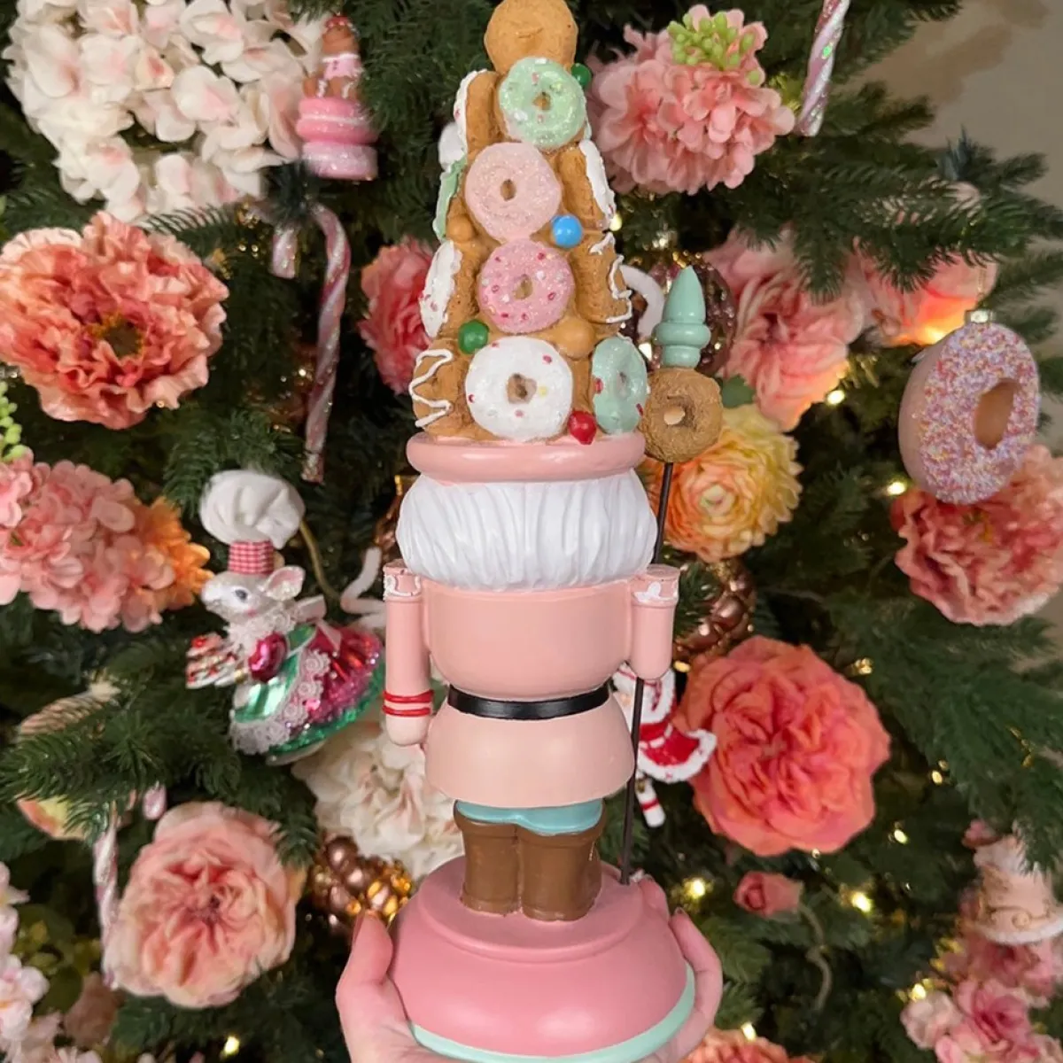 EDG - Enzo De Gasperi Kerstbeelden>Viv! Christmas Kerstbeeld - Kerst Notenkraker Donut Hoed - Roze Groen - 34Cm