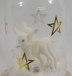 ZoeZo Design Kerststukjes> - Glazen Stolp Met Witte Hertjes - Rendieren - Sneeuw En Kerstballen - O 13 Cm - Hoogte 20 Cm