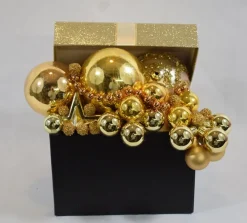 ZoeZo Design Kerststukjes></noscript> - Kerst - Kerstdecoratie - Kerstversiering - Kerstbaldoos - Alternatieve Kerstversiering - Hoogte 18 Cm - Breedte 18 Cm - Kunststof - Karton