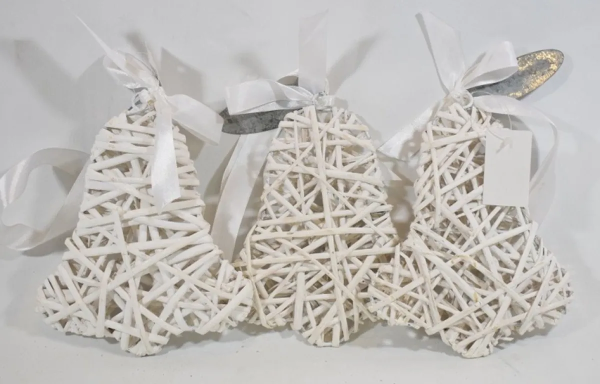 ZoeZo Design Kersthanger> - Kersthanger - Kerstdecoratie - Kerstklokken - Wit Riet - Met Witte Strik - Set Van 6 Stuks - 20 X 15 X 4 Cm - Natuurlijke Kerstversiering