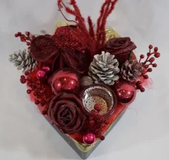 ZoeZo Design Kerststukjes> - Kerststuk - Kerststukje - Alternatieve Kerstversiering - Kerstdecoratie - Hart - Tafelstuk - Zwart - Rood