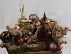 ZoeZo Design Kerststukjes> - Kerststuk - Tafelstuk - Alternatieve Kerstversiering - Handmade Kerststuk - Groot Kerststuk - 36 X 36 X 20 Cm - Houten Kerststuk - Met 2 Waxinelichtjeshouders