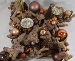 ZoeZo Design Kerststukjes> - Kerststuk - Tafelstuk - Alternatieve Kerstversiering - Handmade Kerststuk - Groot Kerststuk - 36 X 36 X 20 Cm - Houten Kerststuk - Met 2 Waxinelichtjeshouders