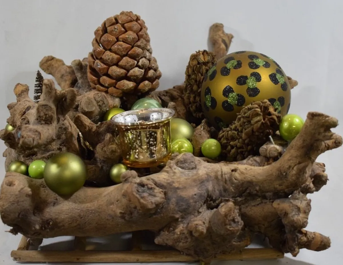 ZoeZo Design Kerststukjes> - Kerststuk - Tafelstuk - Alternatieve Kerstversiering - Handmade Kerststuk - Groot Kerststuk - 36 X 36 X 20 Cm - Houten Kerststuk - Met 2 Waxinelichtjeshouders