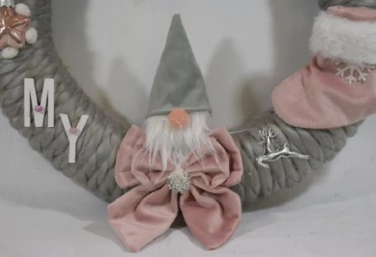 ZoeZo Design Kerstkransen> - Krans - Geboorte Krans - Eerste Kerst - First Christmas - Babykrans - Kraamvisite - Kraambezoek - Kabouter - Kerst - Hangkrans - O 35 Cm